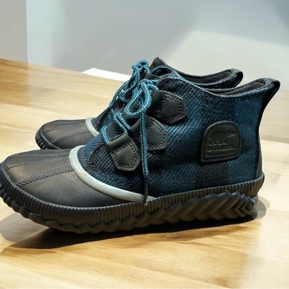 Sorel Out N About Buffalo Plaid Booties - Size 8 - Picture 2 of 7